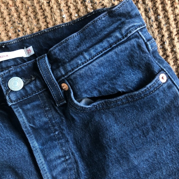 Levi’s size 25 wedgie dark wash jeans - Picture 7 of 16